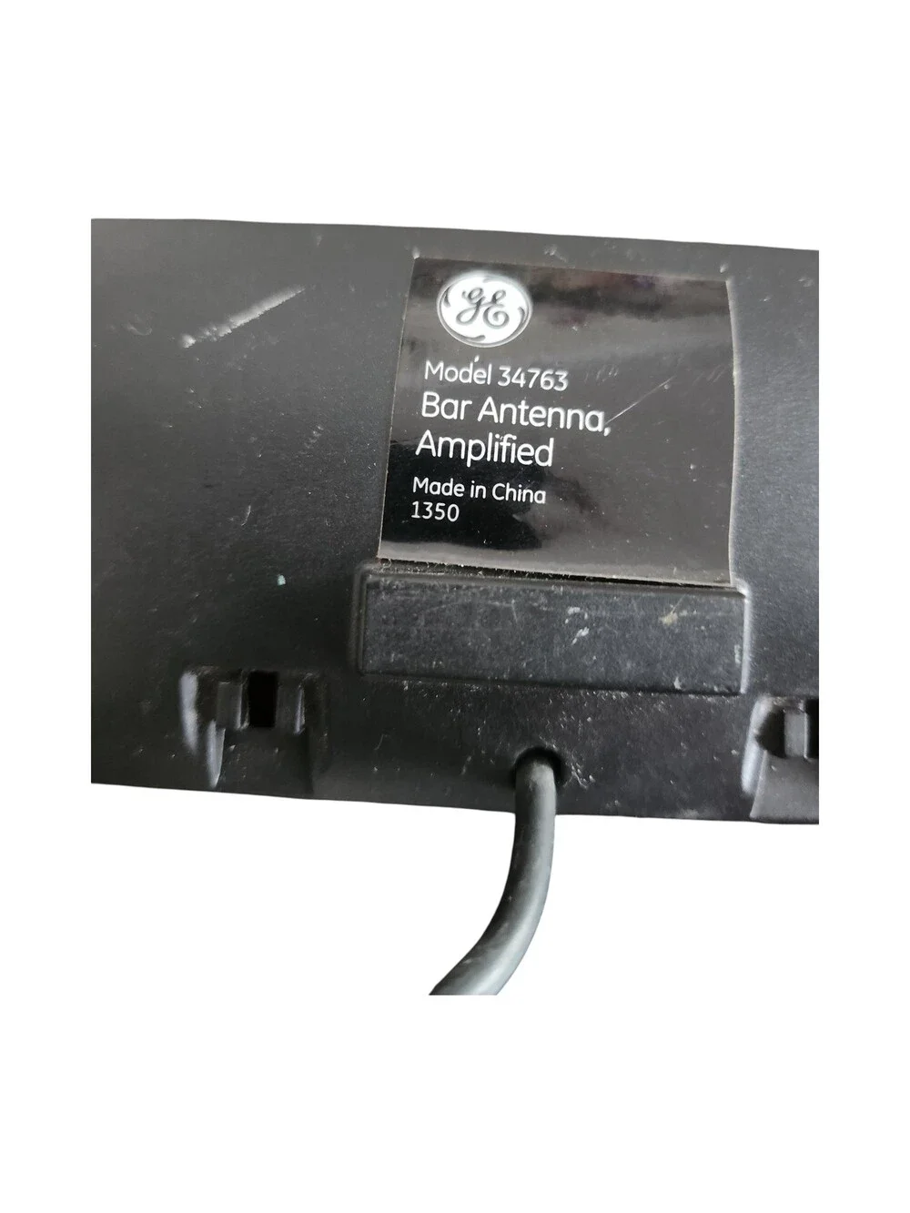 GE Model 34763 Amplified Bar TV Antenna Black Wall Mount AC Powered